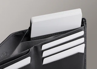 Hide & Seek Wallet – INNOVERA™エディション | RFID保護機能搭載の 