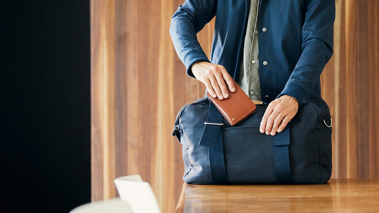 Travel Wallet – デザイナーズエディション | 保護機能搭載のレザー