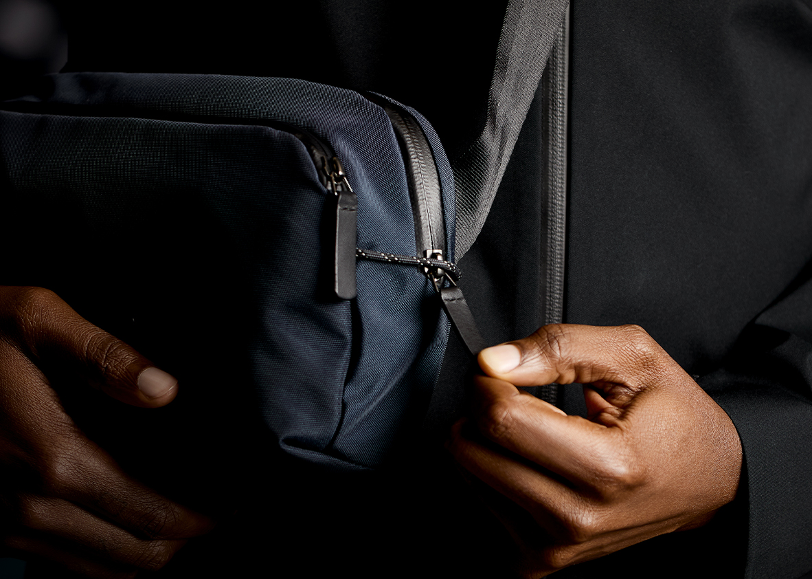 Bellroy Transit Sling 5L ブラック Transit Sling 5L | 旅行用や普段使いに最適な防犯バッグ | ベルロイ